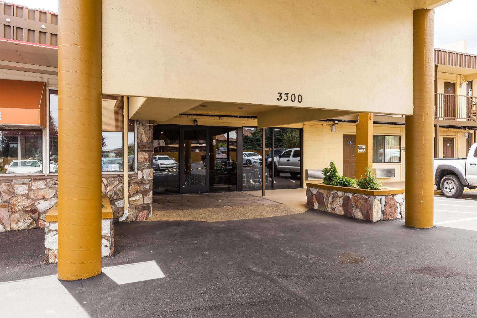 Howard Johnson By Wyndham Flagstaff Exterior photo